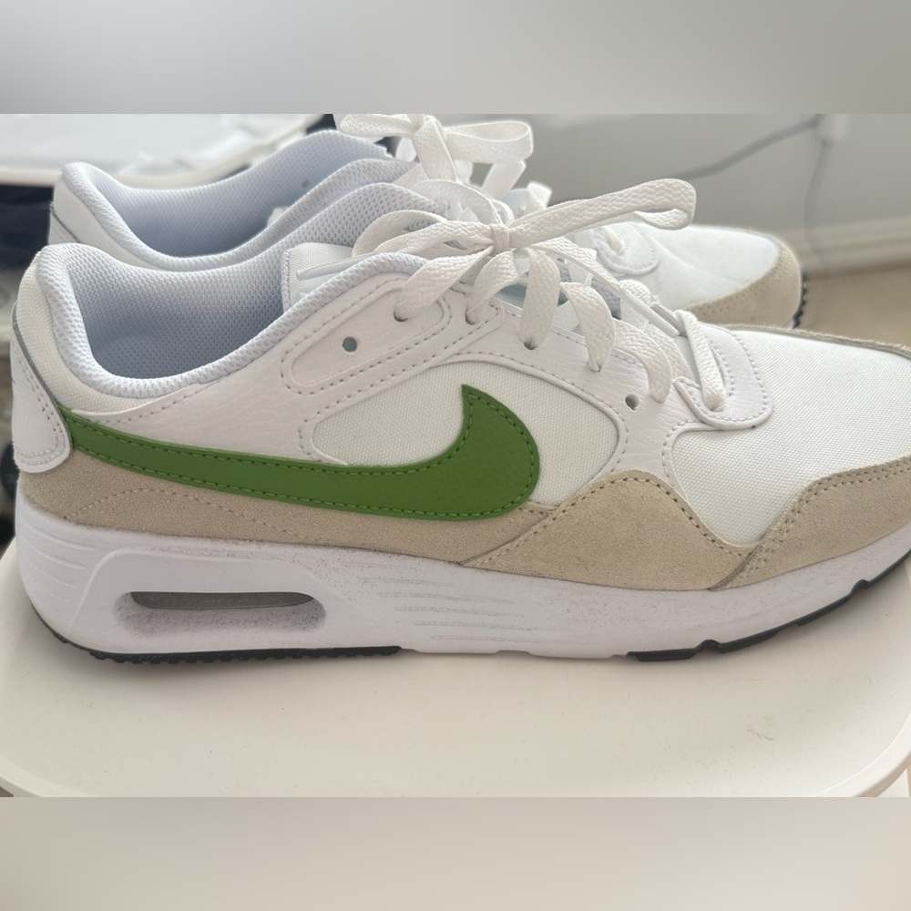 Nike Air Max SC Women’s 8.5 chlorophyll green